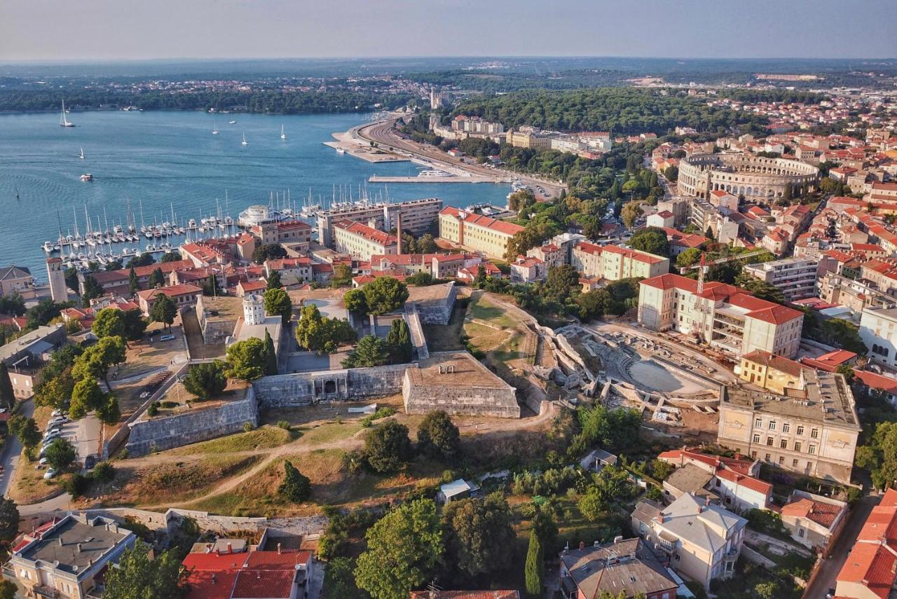 Candler'S Old Town Apartments Пула Екстер'єр фото